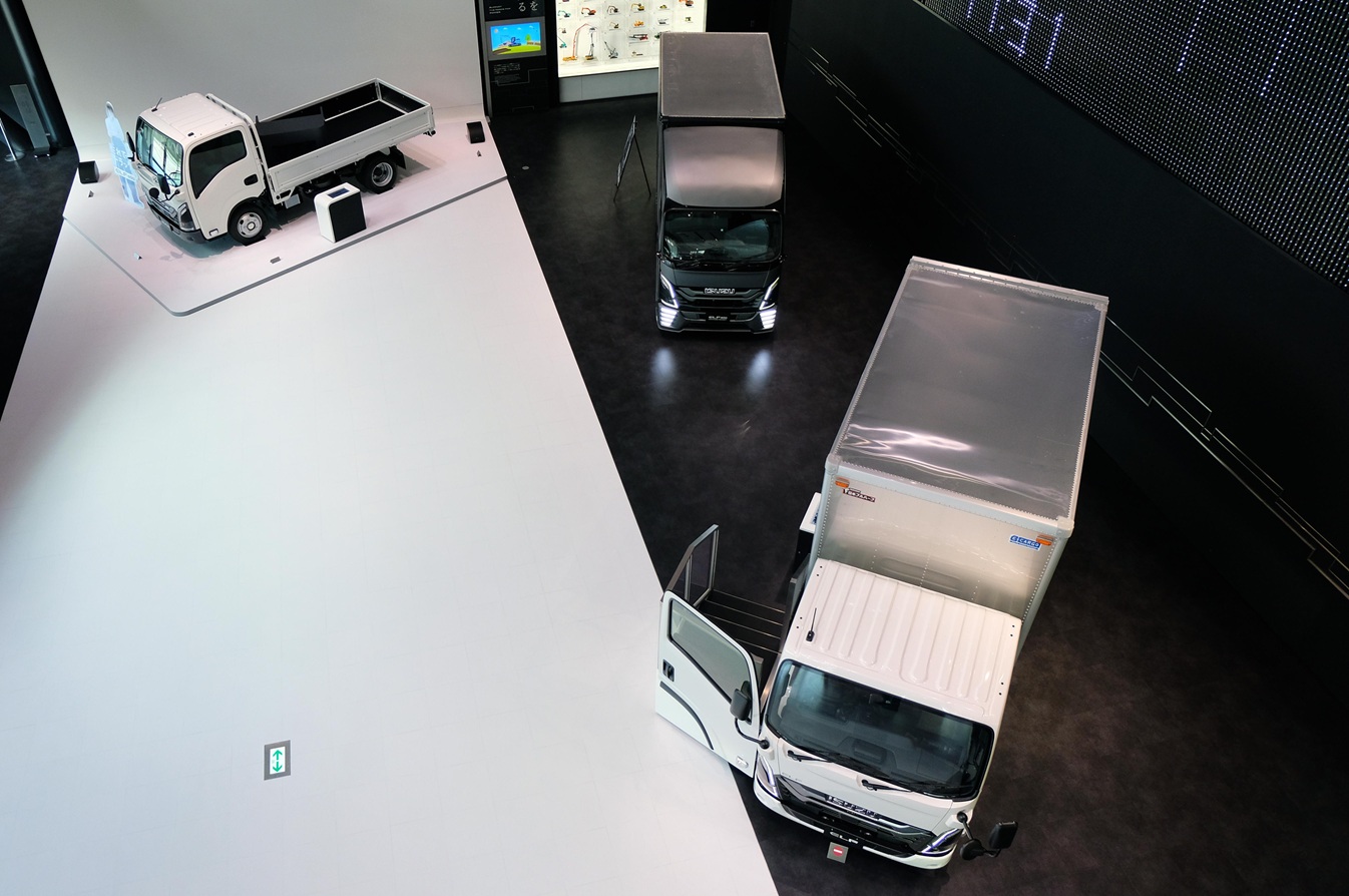 Napak Tilas Inovasi Brand Otomotif Global di Isuzu Plaza