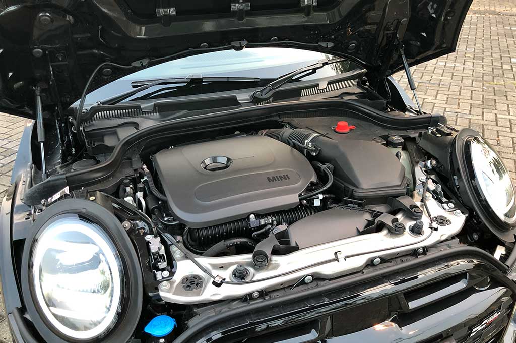 MINI John Cooper Works Cabrio, Ngebut Anti Cemas ala Pembalap!