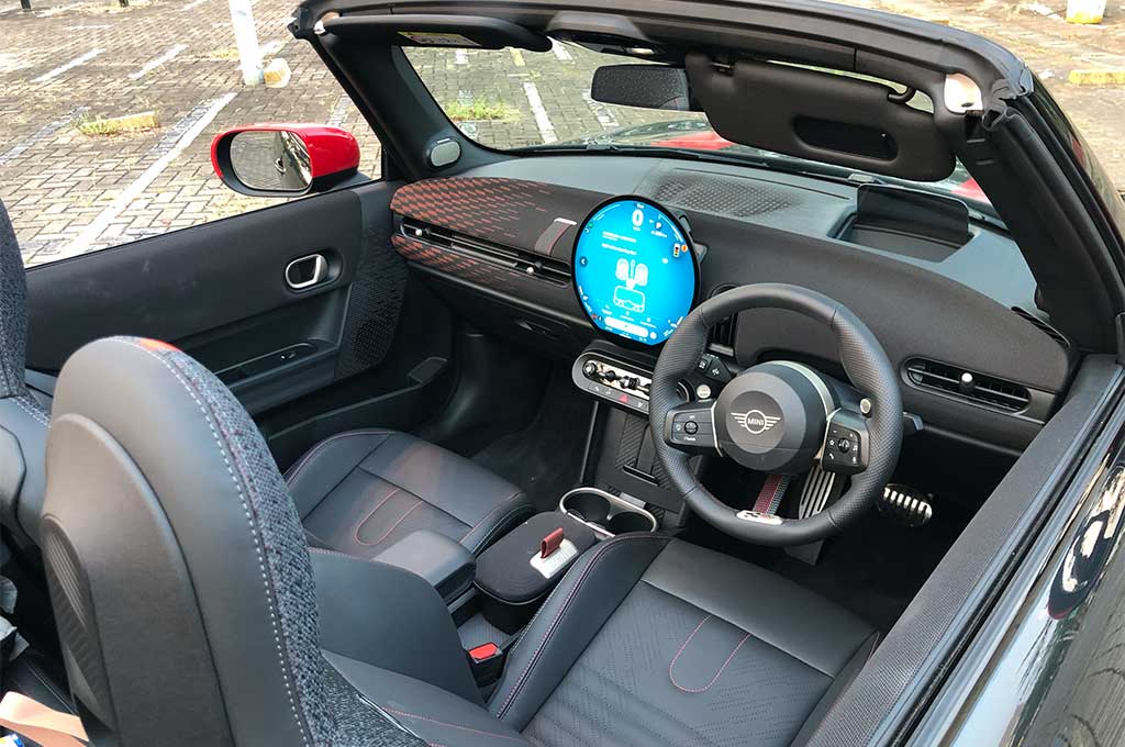MINI John Cooper Works Cabrio, Ngebut Anti Cemas ala Pembalap!