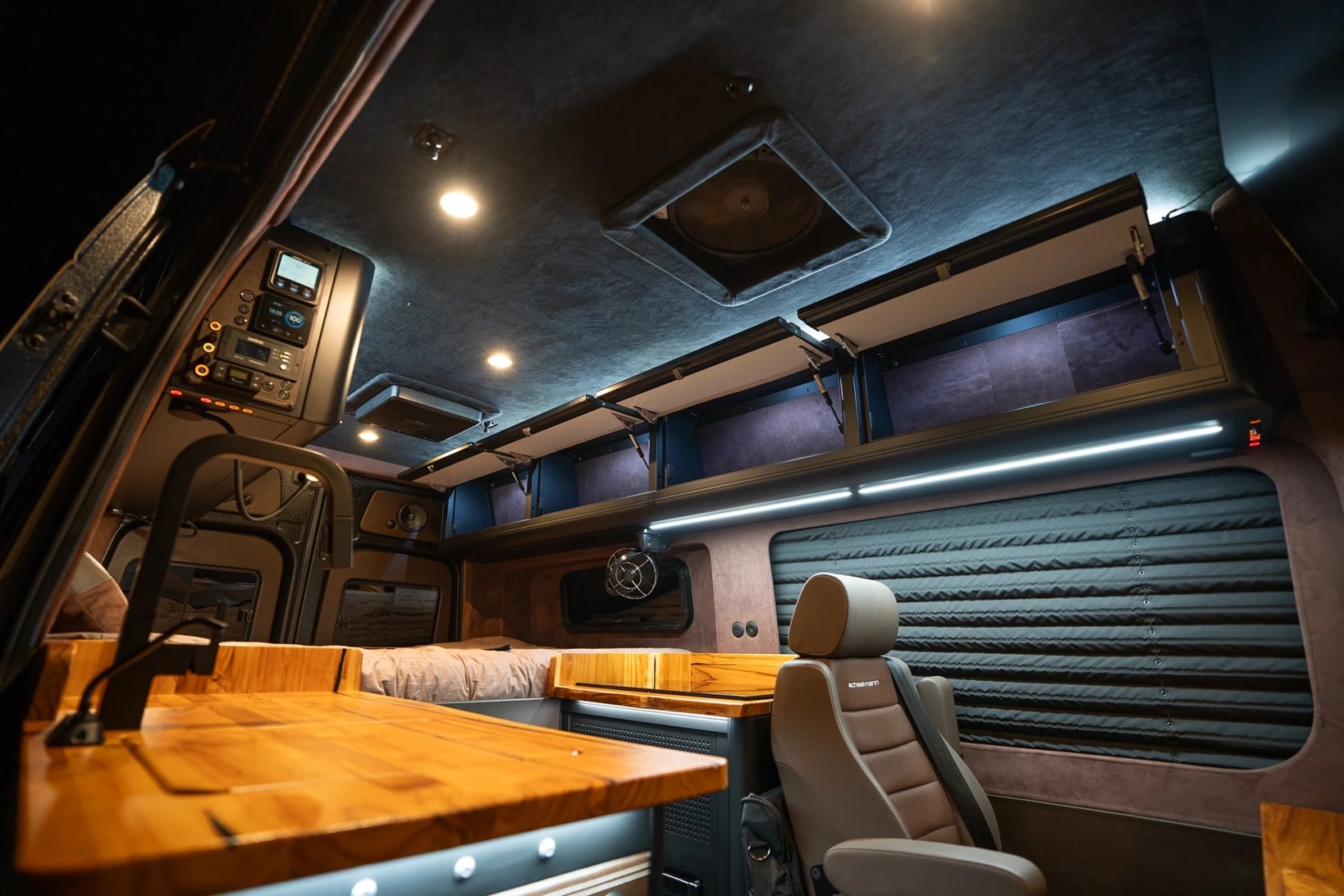 Mercedes-Benz Sprinter Mojave: Camper Van Ultra-Mewah