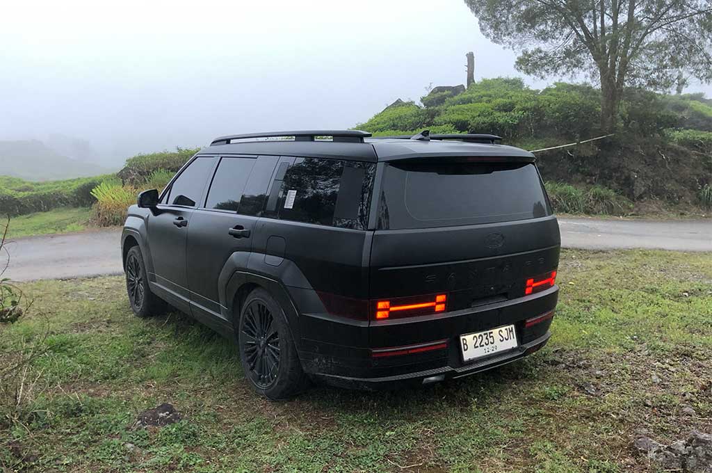 Betot SUV Unik New Santa Fe Hybrid Full Penumpang, Tetap Ajib!
