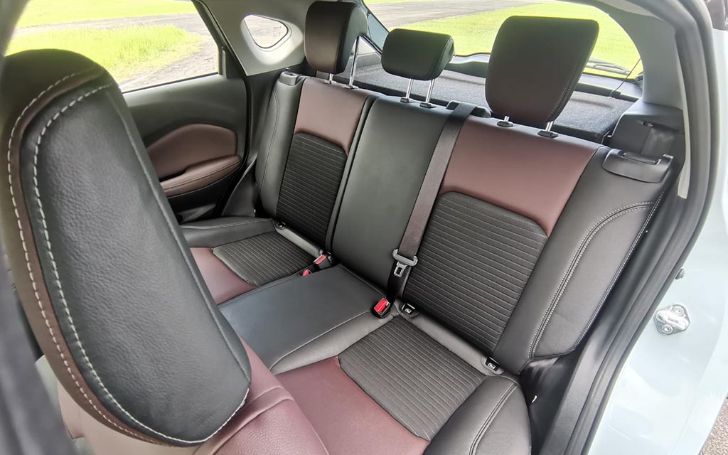 Interior Suzuki Fronx yang Bernuansakan Merah Anggur