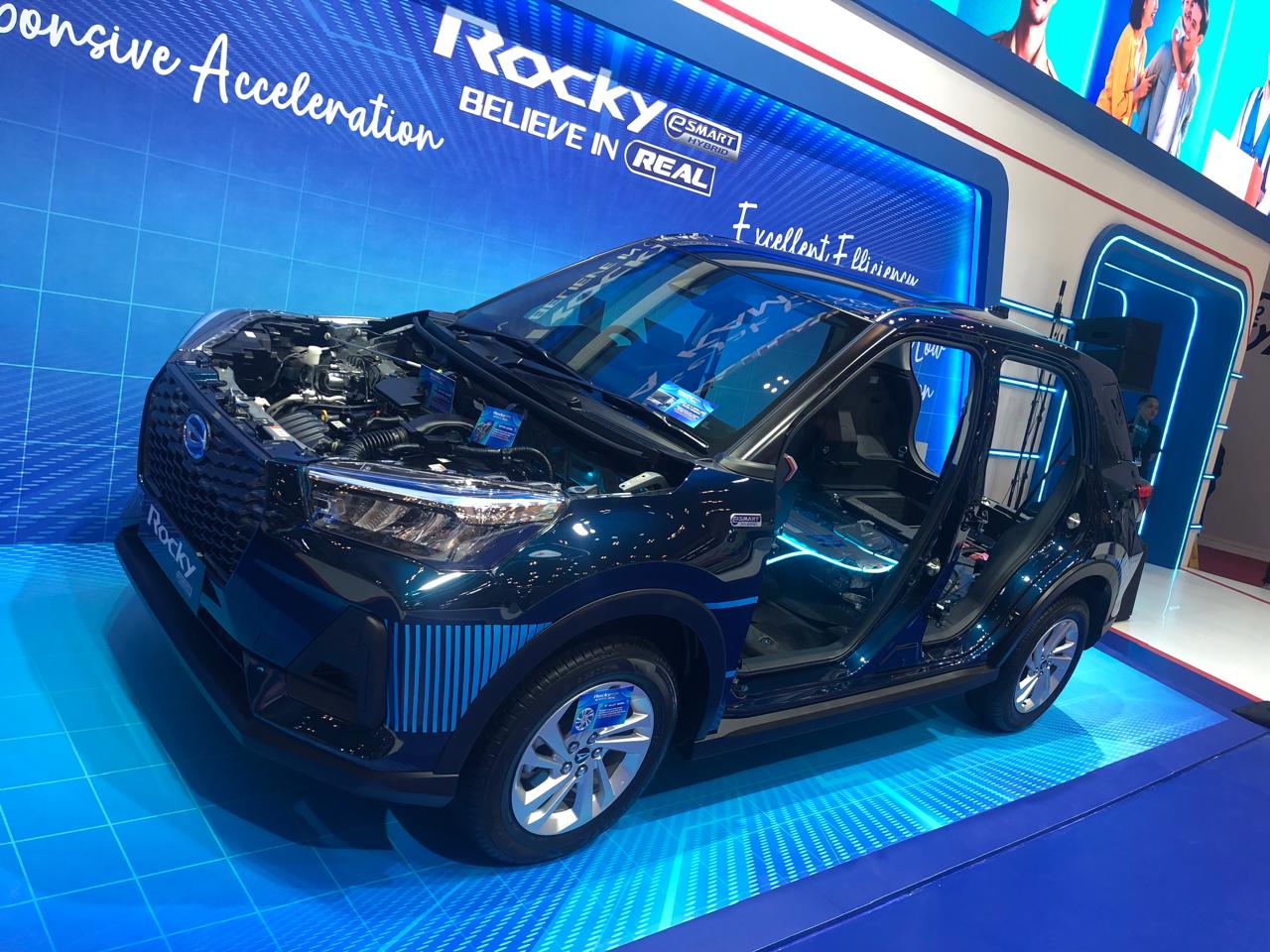 GJAW 2025: Daihatsu Serahkan 3 Unit Pertama Rocky Hybrid ke Konsumen