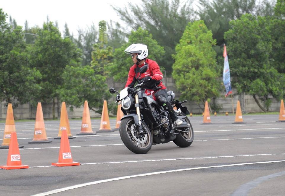 Kencan Singkat dengan Honda CB650R, Oper Gigi Tanpa Kopling Pakai Fitur E-Clutch