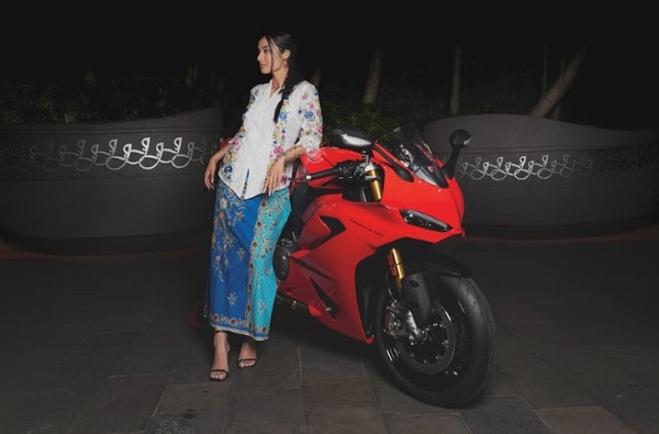 Srikandi Penunggang Ducati Ini Taklukkan Sirkuit dengan Panigale V2S