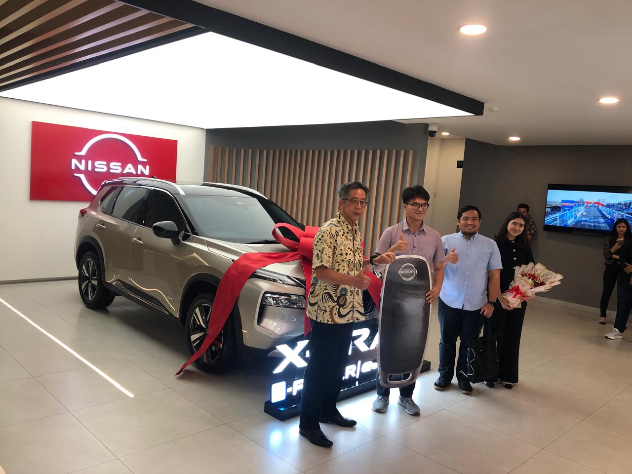 Nissan Serahkan Unit X-Trail e-POWER ke Konsumen Pertama