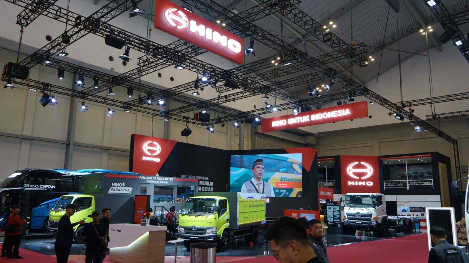 Armada Logistik Hino300 Series 136 MDLR Melantai di GIIAS 2025