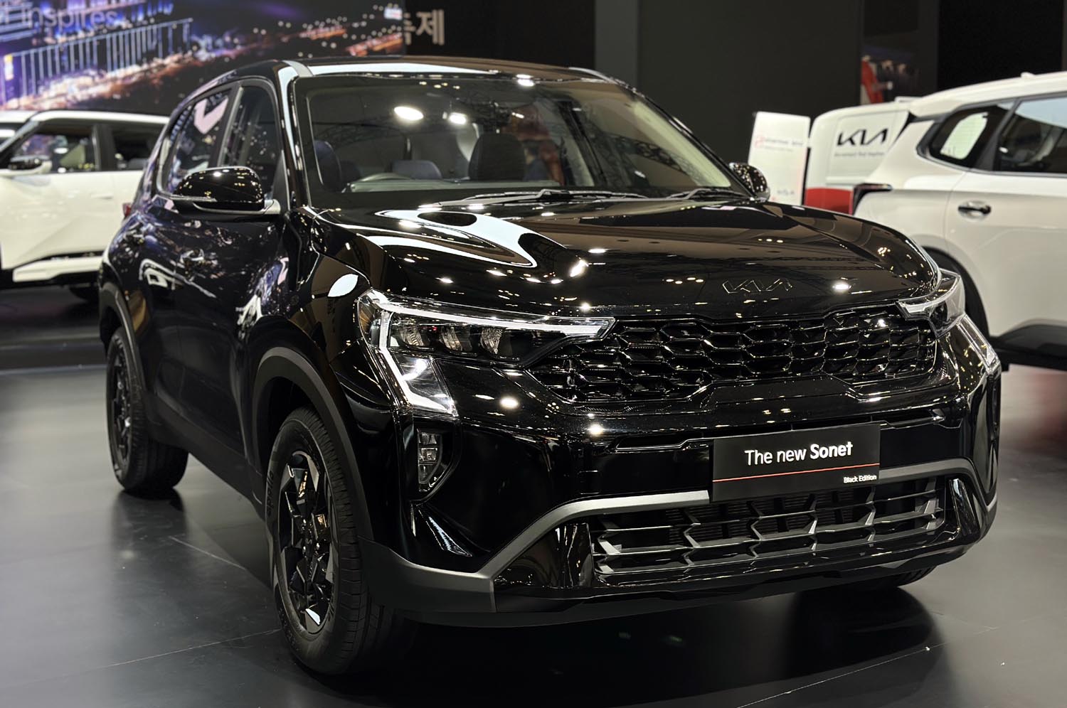 Kia Carens dan Sonet Limited Black Edition Dibanderol Mulai dari Rp288 Juta
