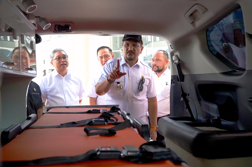 Mengubah Toyota Kijang Innova Reborn Menjadi Ambulans
