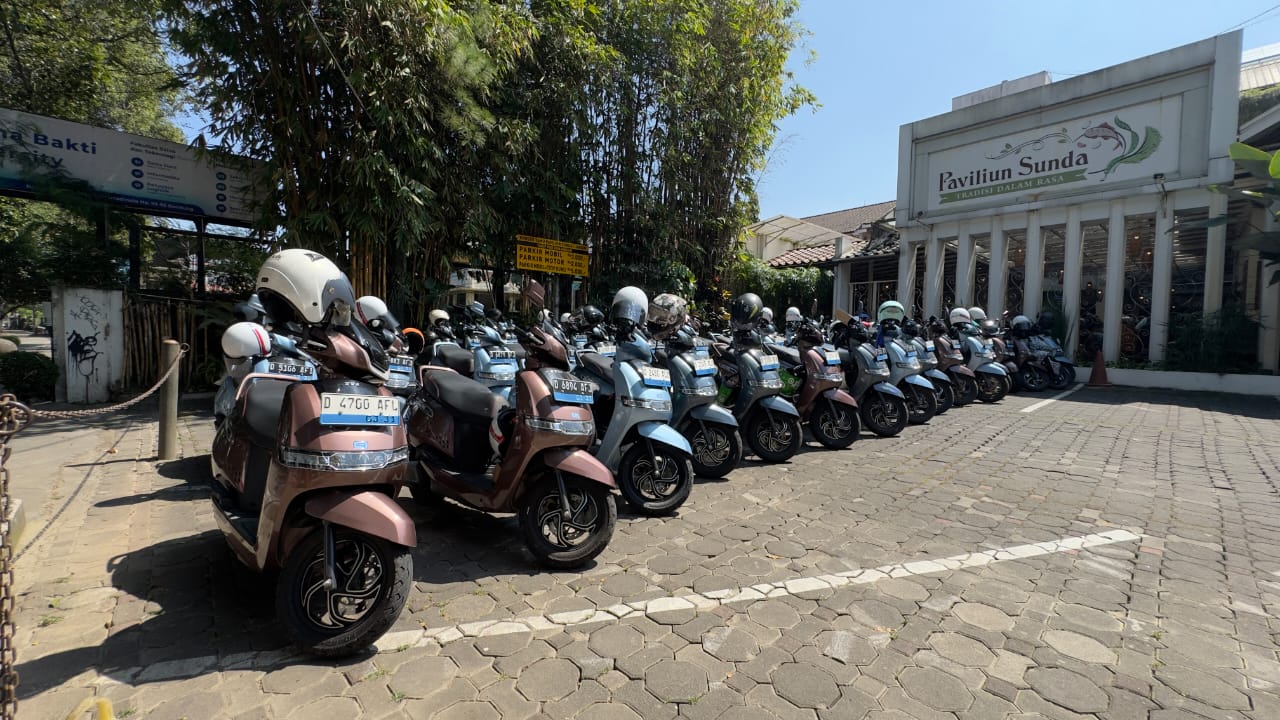 Keseruan Pengguna TVS iQube S Riding Bareng Keliling Bandung