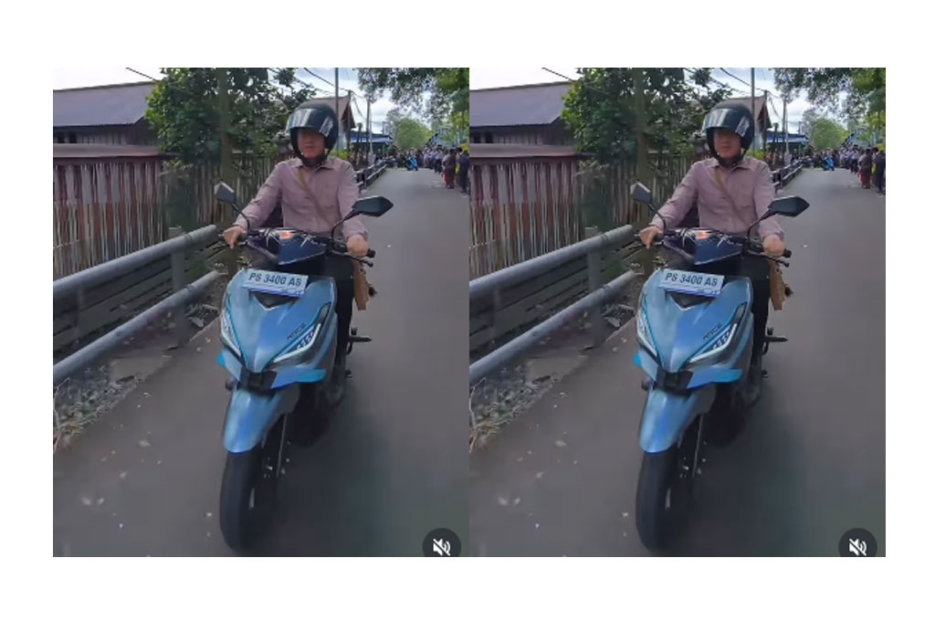 Pemandangan Langka, Gibran Naik Motor Listrik di Papua