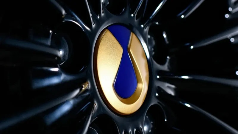 Denza D9 Dark Gold Meluncur, MPV Premium dengan Sentuhan Emas Asli