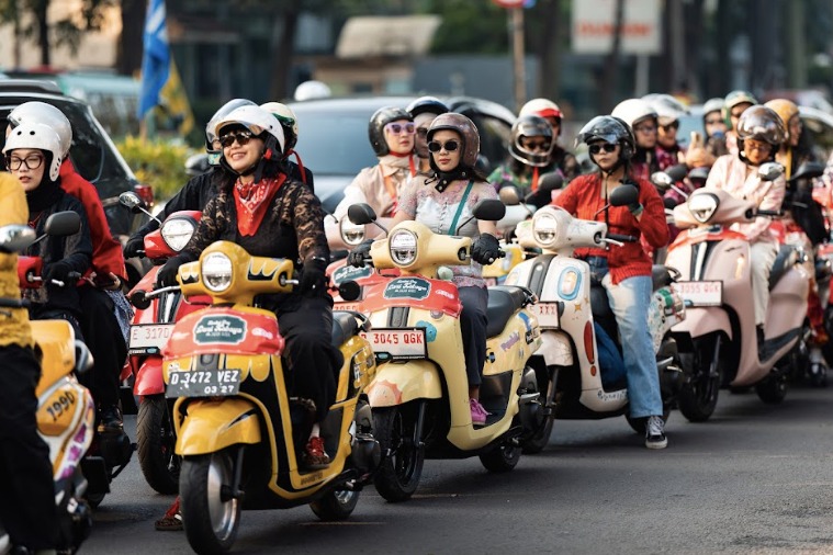 Girls Day Out di Hari Kartini, Riding Eksplor Bandung Pakai Kebaya
