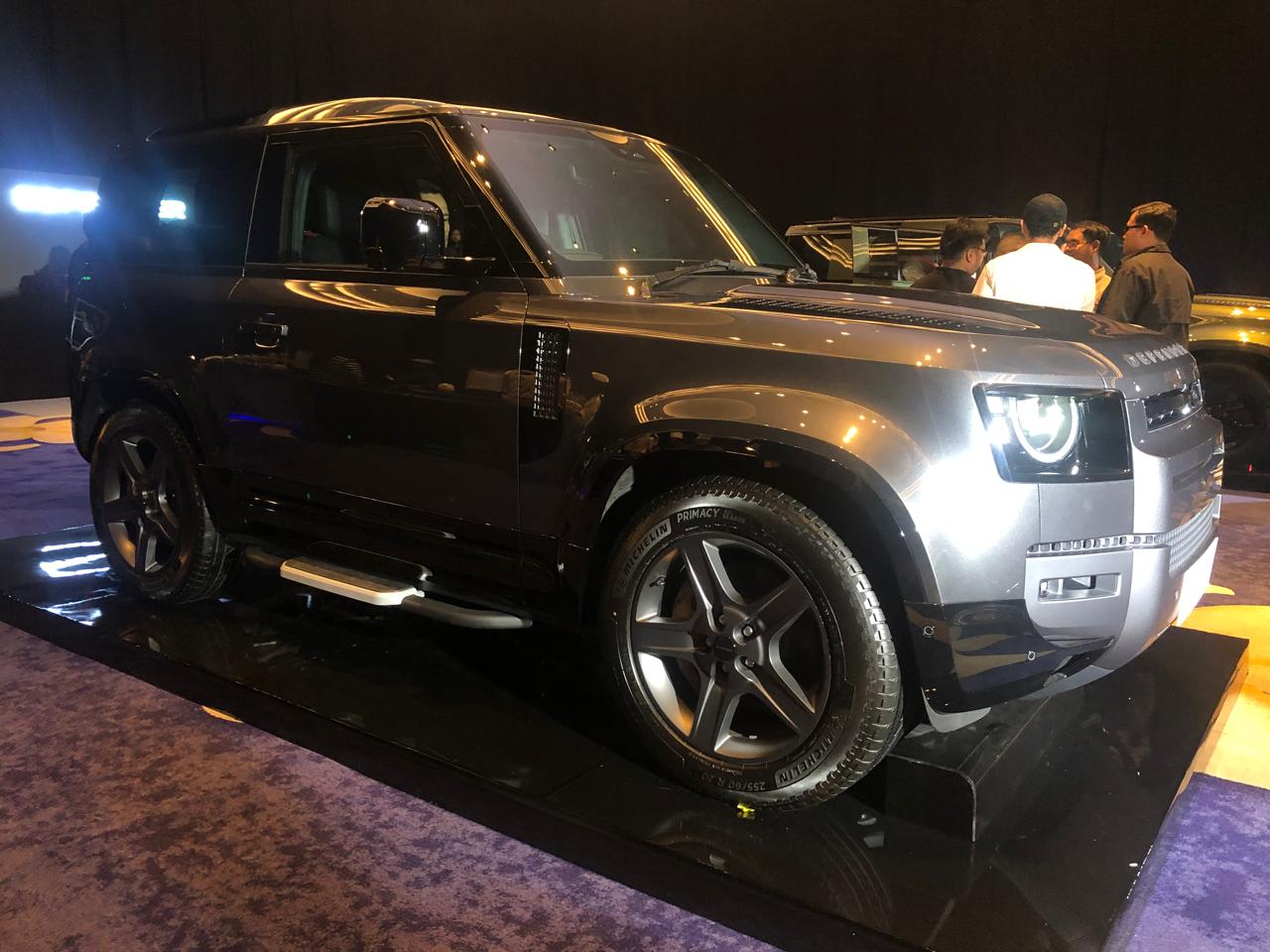 Land Rover Defender MY26 Meluncur, Harga Mulai Rp3,6 Miliar