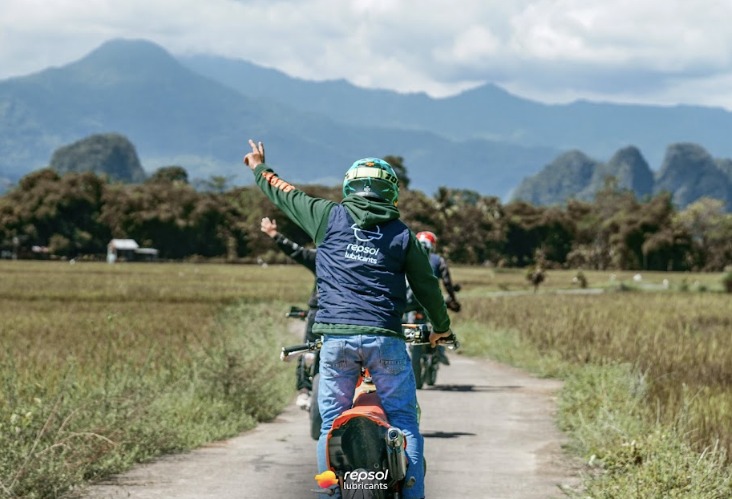 Keseruan Komunitas Supermoto Eksplor Destinasi Ikonik Sulawesi Selatan