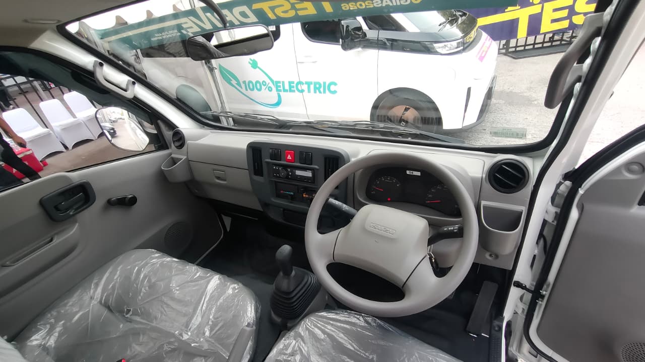 Kencan Singkat dengan Mobil Niaga Isuzu Traga, Begini Sensasinya