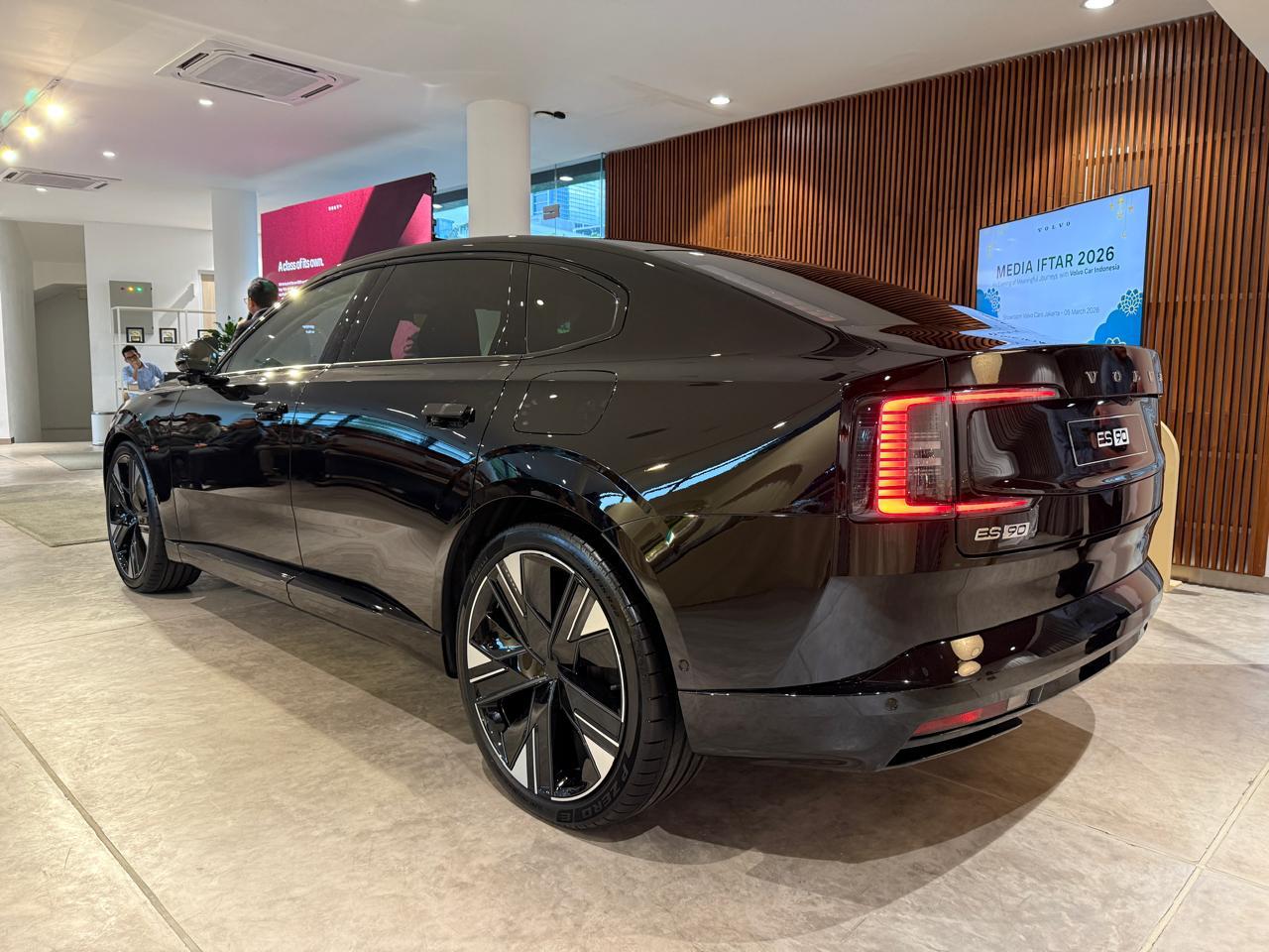 Volvo Luncurkan Sedan Listrik ES90, Dibanderol Rp2,1 Miliar