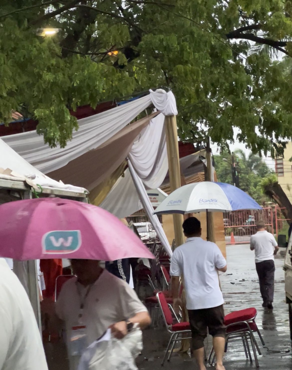 Tenda TPS yang Dijaga Roboh Terkena Angin, Kunto Aji: Tower Ancur Lur