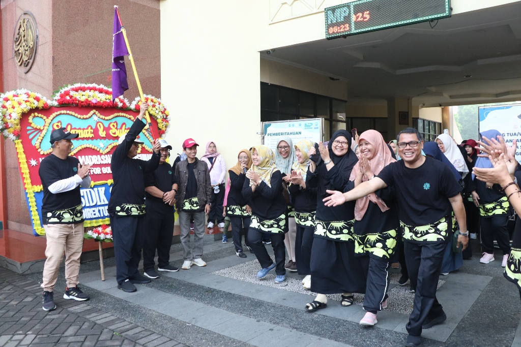 HUT ke-50 Madrasah Pembangunan Hadiahkan Logam Mulia dan Umroh untuk Guru hingga Karyawan, Dorong Prestasi dan Dedikasi