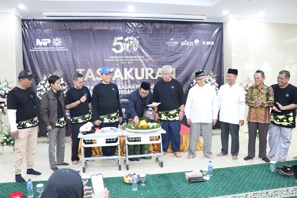 HUT ke-50 Madrasah Pembangunan Hadiahkan Logam Mulia dan Umroh untuk Guru hingga Karyawan, Dorong Prestasi dan Dedikasi
