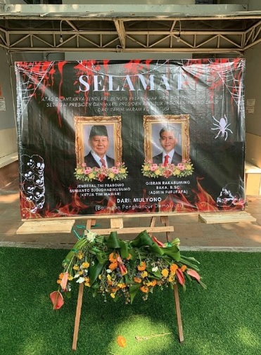 Penampakan Karangan Bunga yang Bikin BEM FISIP Unair Dibekukan