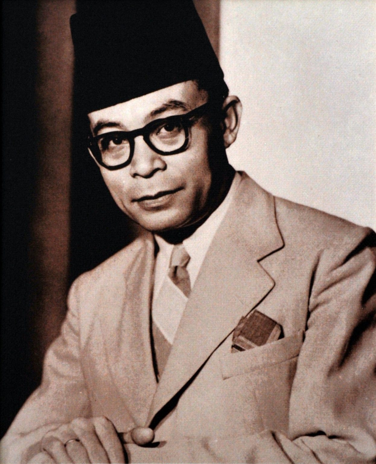 Panutan! Ini 3 Pahlawan Indonesia yang Hobi Baca Buku