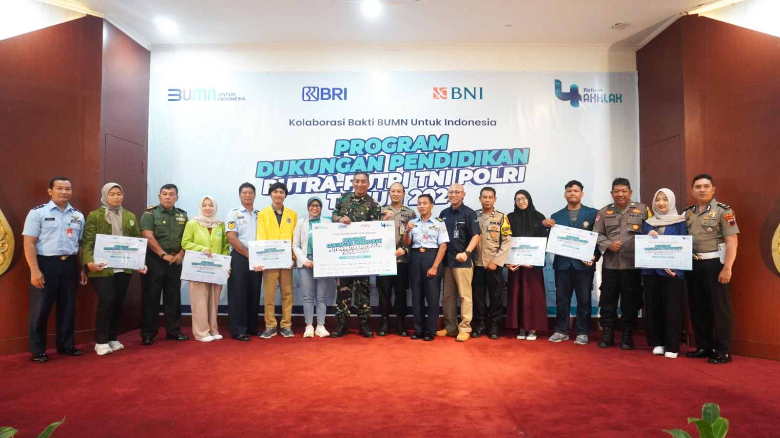 Peringati Hari Pahlawan, BRI Salurkan Bantuan Beasiswa bagi Anak TNI dan Polri