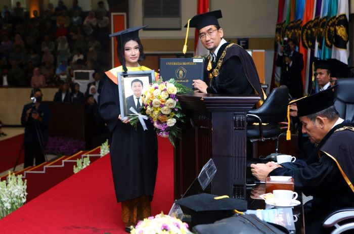 2 Wisudawan UB Meninggal Dunia, Keluarga dan Sahabat Wakili Terima Ijazah