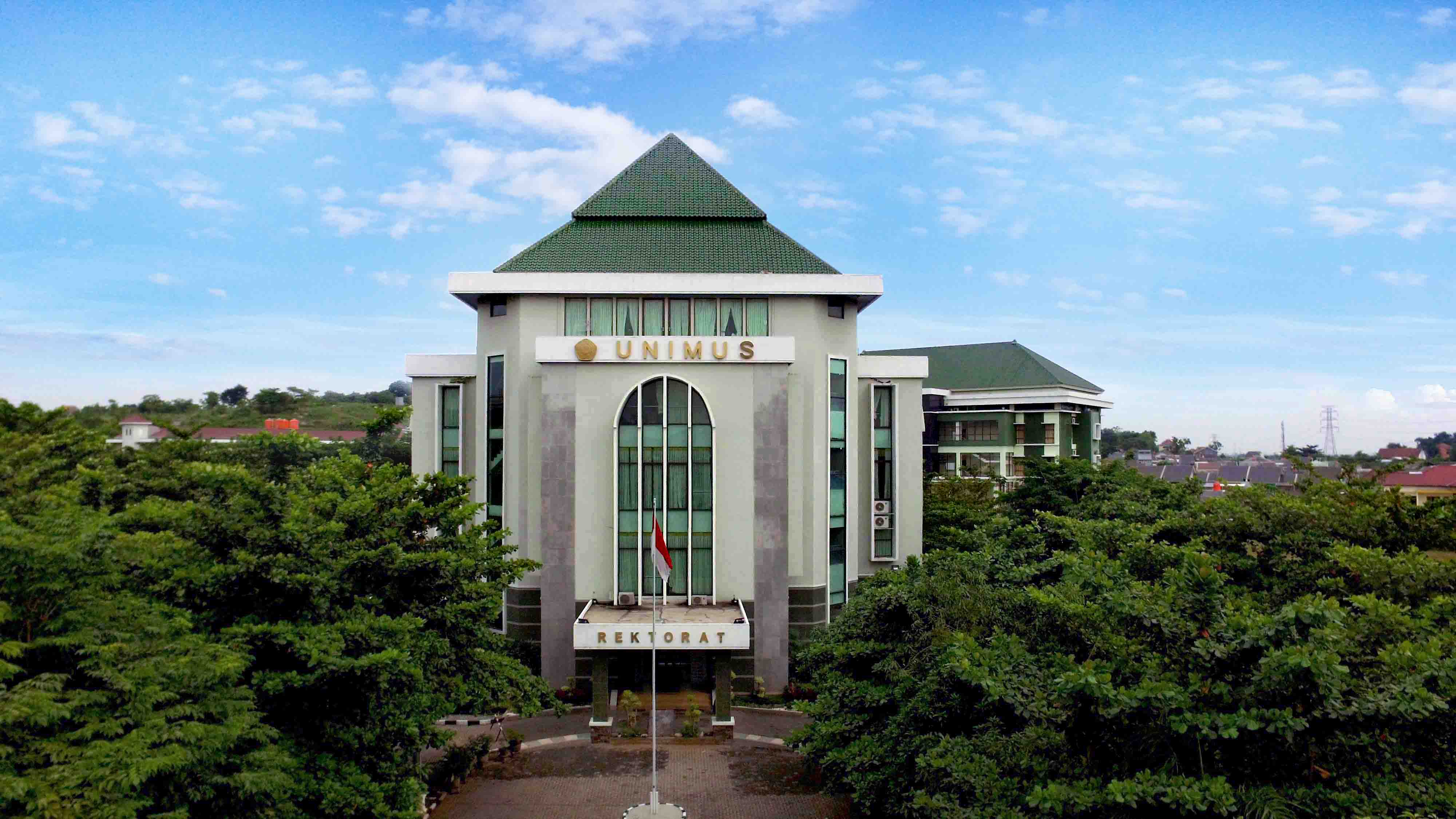 8 Universitas Swasta Terbaik di Semarang dan Info Biayanya