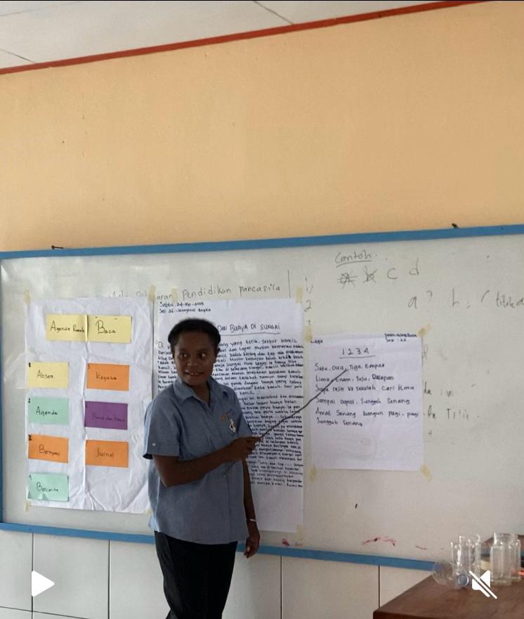 Tak Mau Lihat Anak Desa Buta Huruf, Ida Ajar Baca Tulis di Pinggiran Danau Sentani