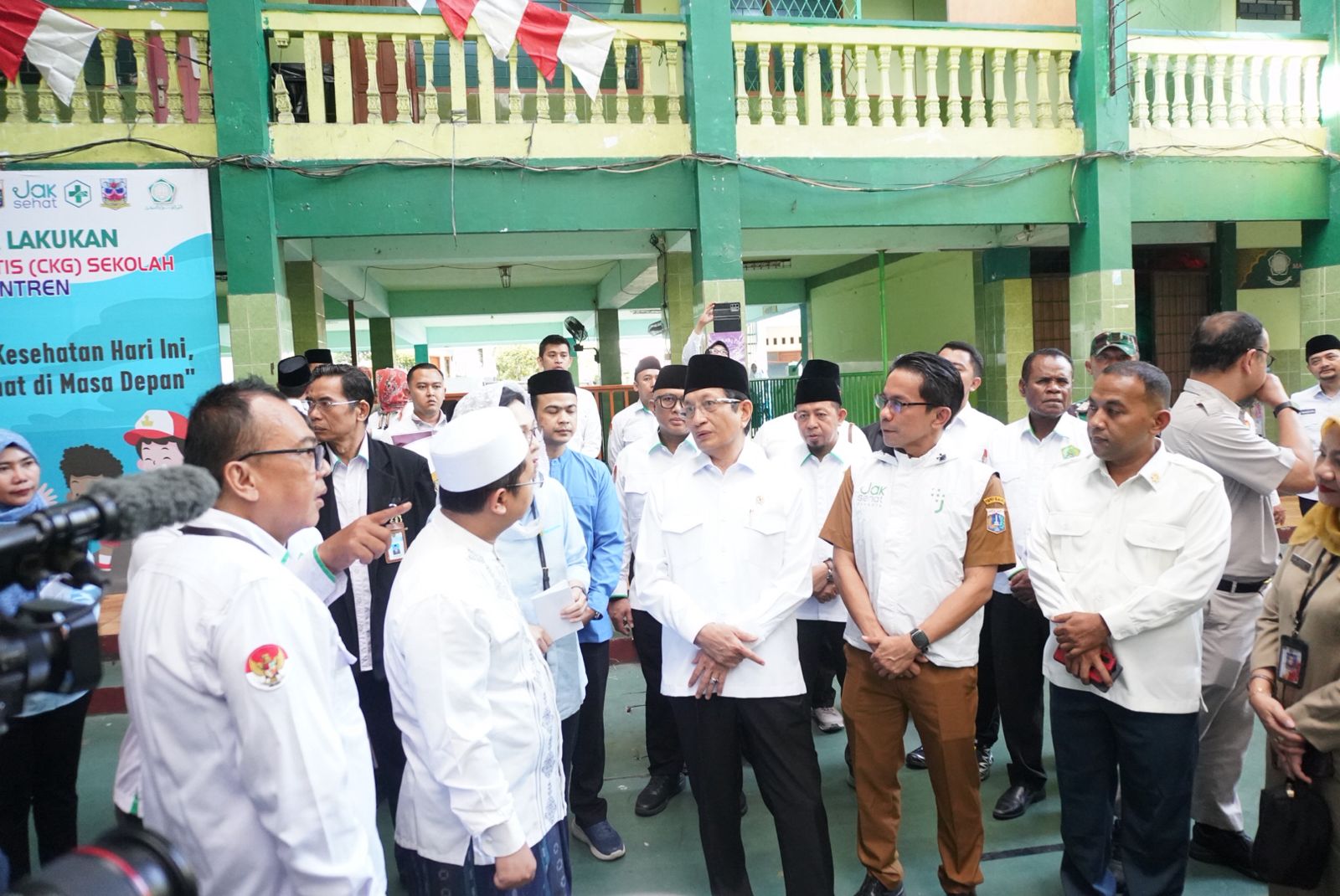 Menag Turun Langsung Pantau Pelaksanaan Cek Kesehatan Gratis di Pondok Pesantren