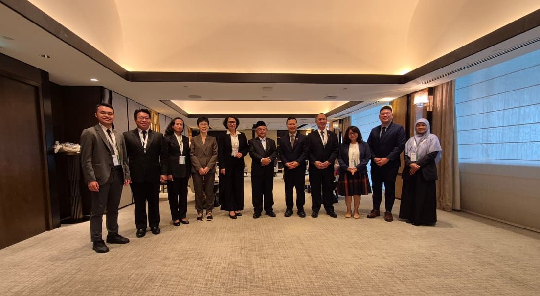 Momen Hangat Mendikdasmen dengan Menteri Pendidikan Singapura, Bahas MoU, AI hingga Durian
