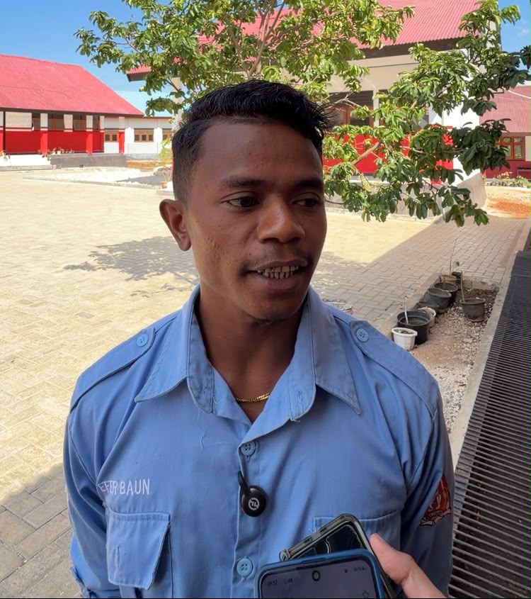 Cerita Tukang Lokal di Kupang: Biayai Kuliah Lewat Proyek Revitalisasi Sekolah