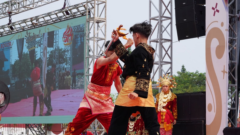 Pukau Ribuan Pengunjung, Mahasiswa IPB Hadirkan Pesona 22 Daerah di Festival Budaya Nusantara XVII