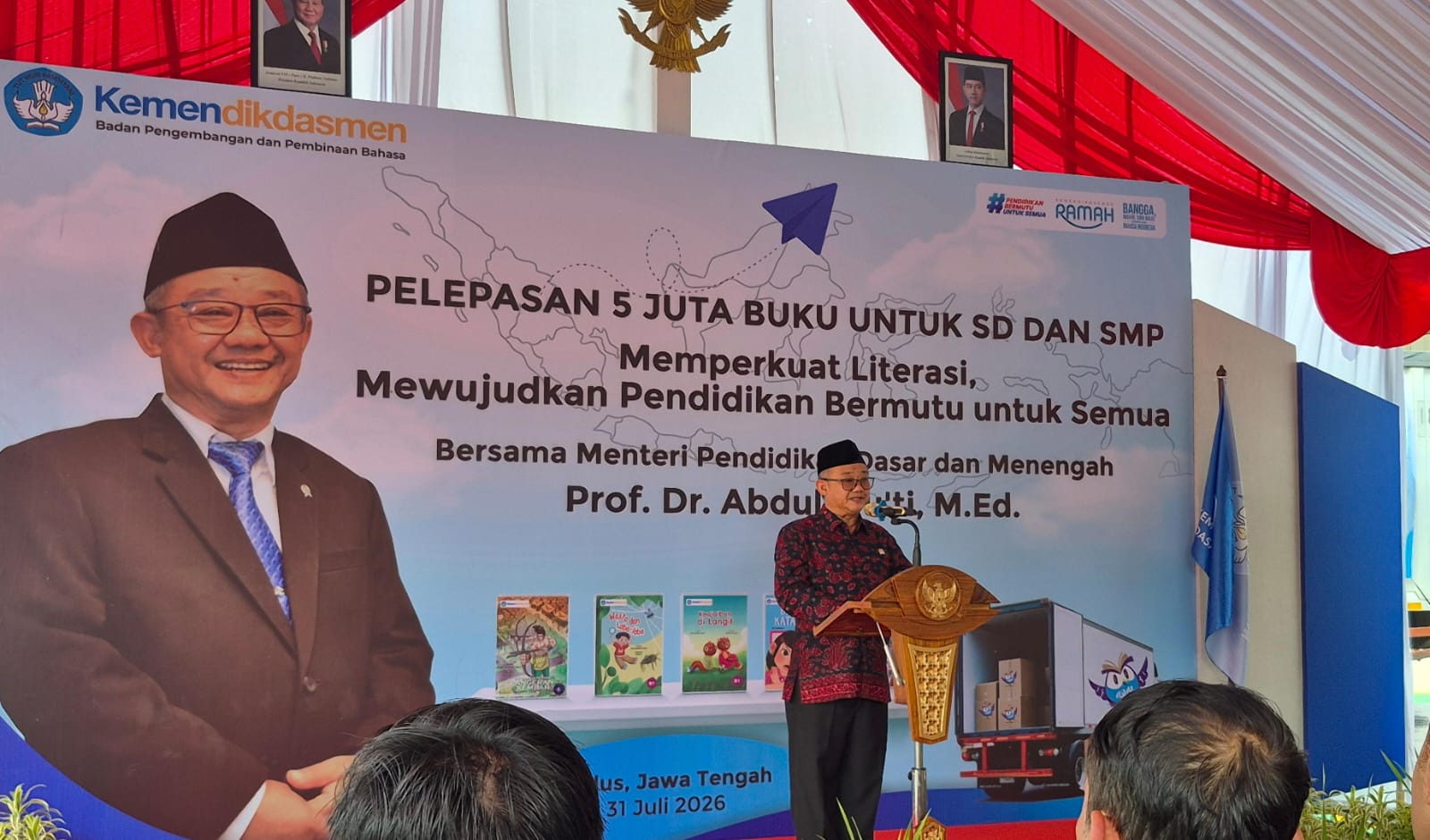 Kemendikdasmen Dobrak Darurat Literasi! 5,5 Juta Buku Meluncur ke Puluhan Ribu Sekolah