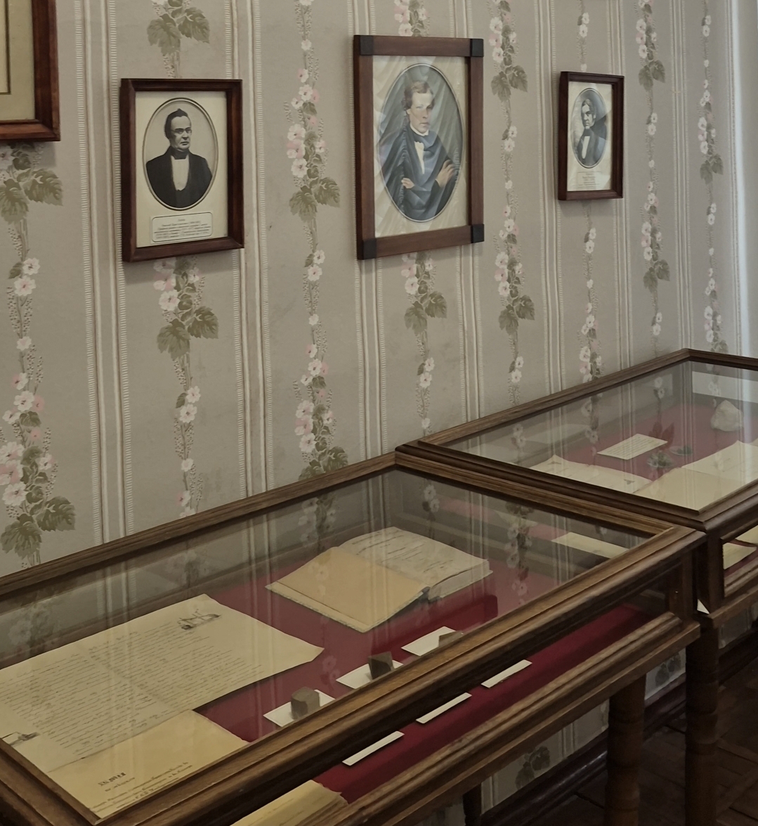 Taplak Meja Legendaris dan Hari Rabu yang Panjang di Rumah Dmitri Mendeleev
