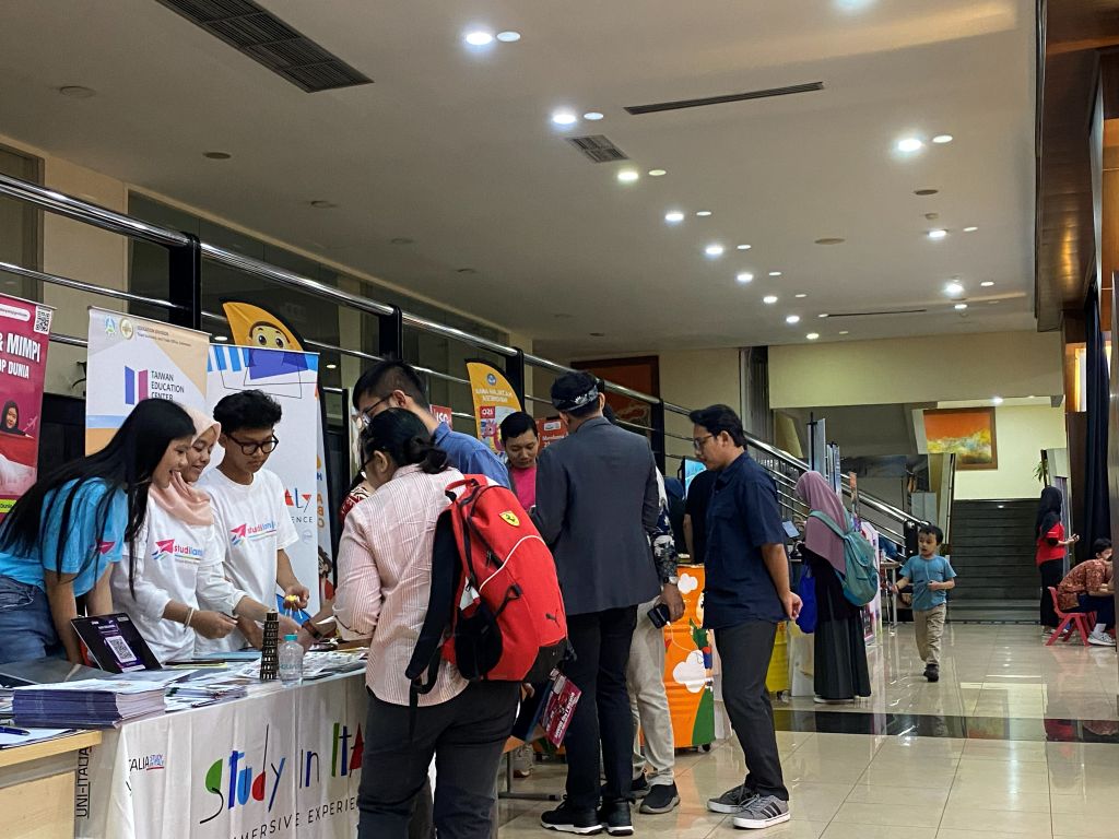 Gak Cuma Seremonial! Pentas Pelajar Hardiknas 2026 Juga Ada Booth Beasiswa Luar Negeri