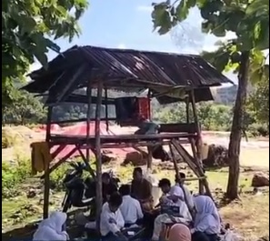 Tak Lagi Naik Bukit, Siswa SMPN 03 Bima Kini Bisa Internetan di Sekolah
