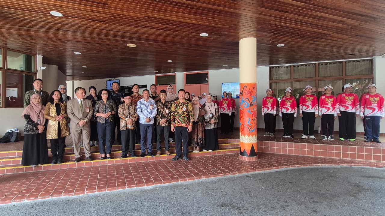 Sekolah Indonesia Singapura Kekurangan Guru, Mendikdasmen Tawarkan Solusi Ini