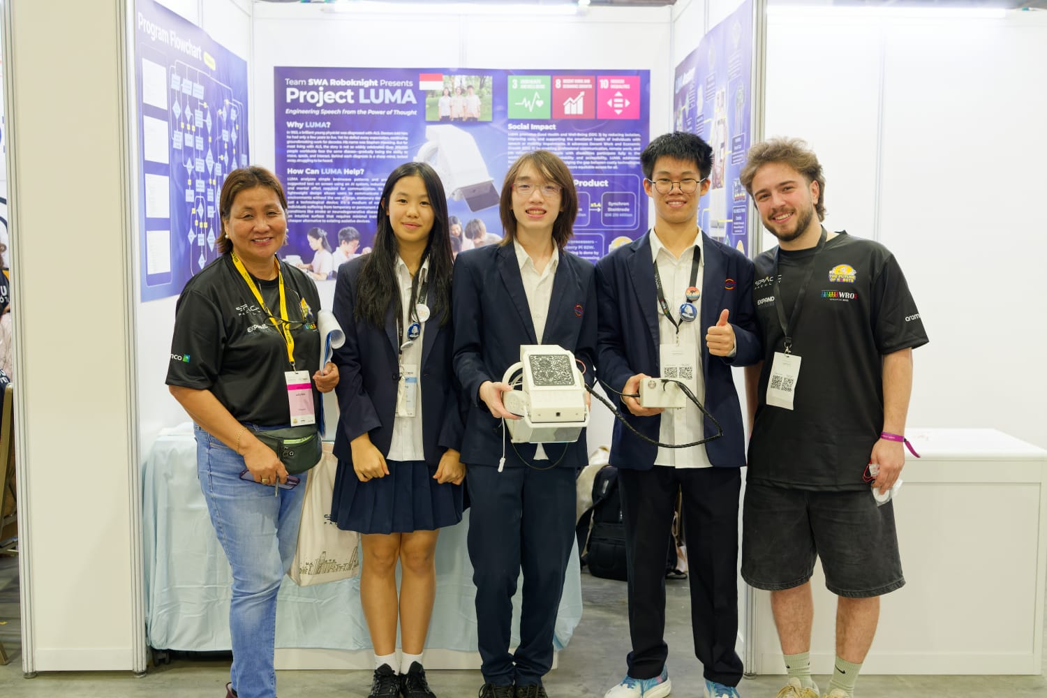 Siswa Indonesia Bikin Headset AI untuk Penderita Stroke, Raih Emas di Olimpiade Robot Dunia