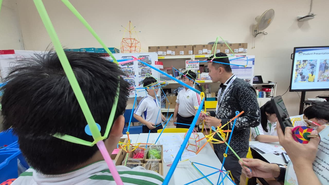 Bukan Dikte, Singapura Buka-bukaan Resep Siapkan Kapasitas Guru Hadapi Era AI