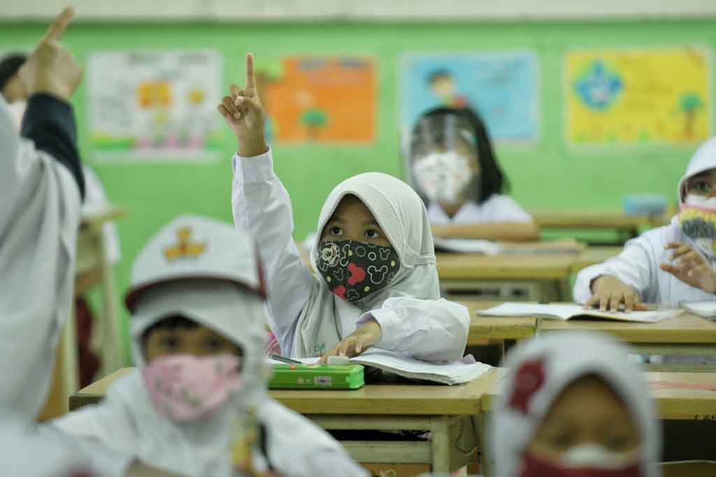 Siswa belajar di kelas MI Andri Widiyanto