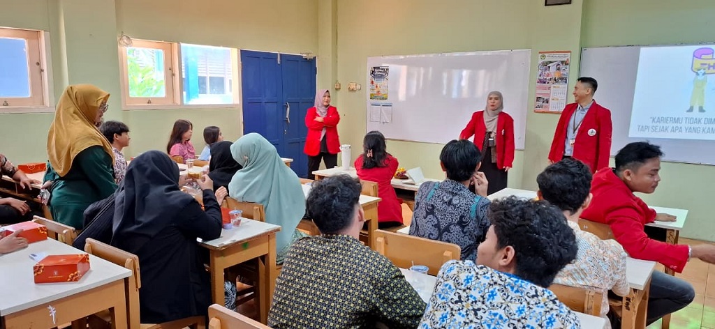Ubah Sosmed Jadi Cuan dan Karier, Mahasiswa S2 UMB Bekali Siswa SMK Bangun Personal Branding