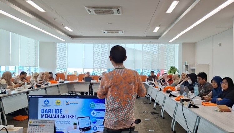 Menyusun Karya Ilmiah Lebih Makin Praktis! UNJ Ajarkan Guru Akuntansi Manfaatkan AI