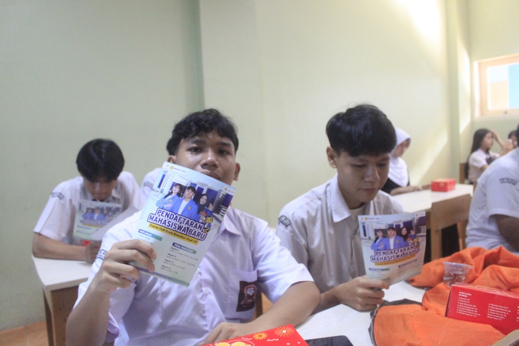 Ubah Hiburan Jadi Peluang Bisnis, Dosen Unpam Bekali Siswa SMK Budi Mulia Skill Digital Entrepreneur