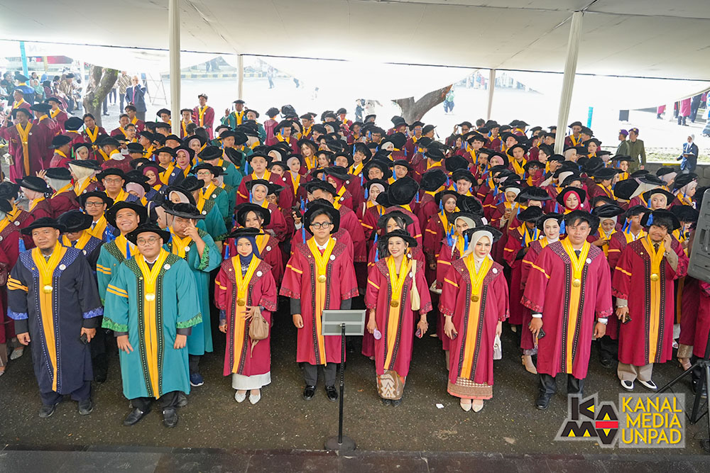 Sempat Ingin Mundur, Hasbi Jadi Wisudawan Tuli Pertama yang Pidato di Wisuda Unpad