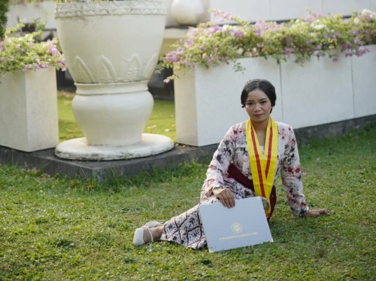 Raih IPK 3,99 di Usia 27 Tahun, Yesita Dinobatkan Jadi Lulusan Doktor Termuda UGM!