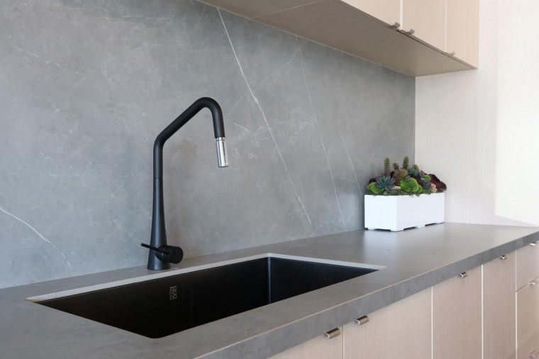 Warna <i>Backsplash</i> Dapur yang Harus Dihindari