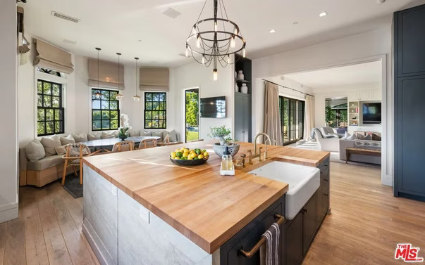 Jessica Alba Lepas Rumah Mewah Rp315 Miliar Usai Perceraian