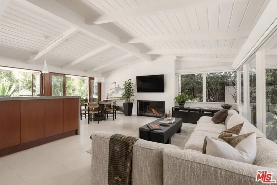 Pindah ke Inggris, Ellen DeGeneres Jual Properti Terakhir di AS 3,3 Miliar